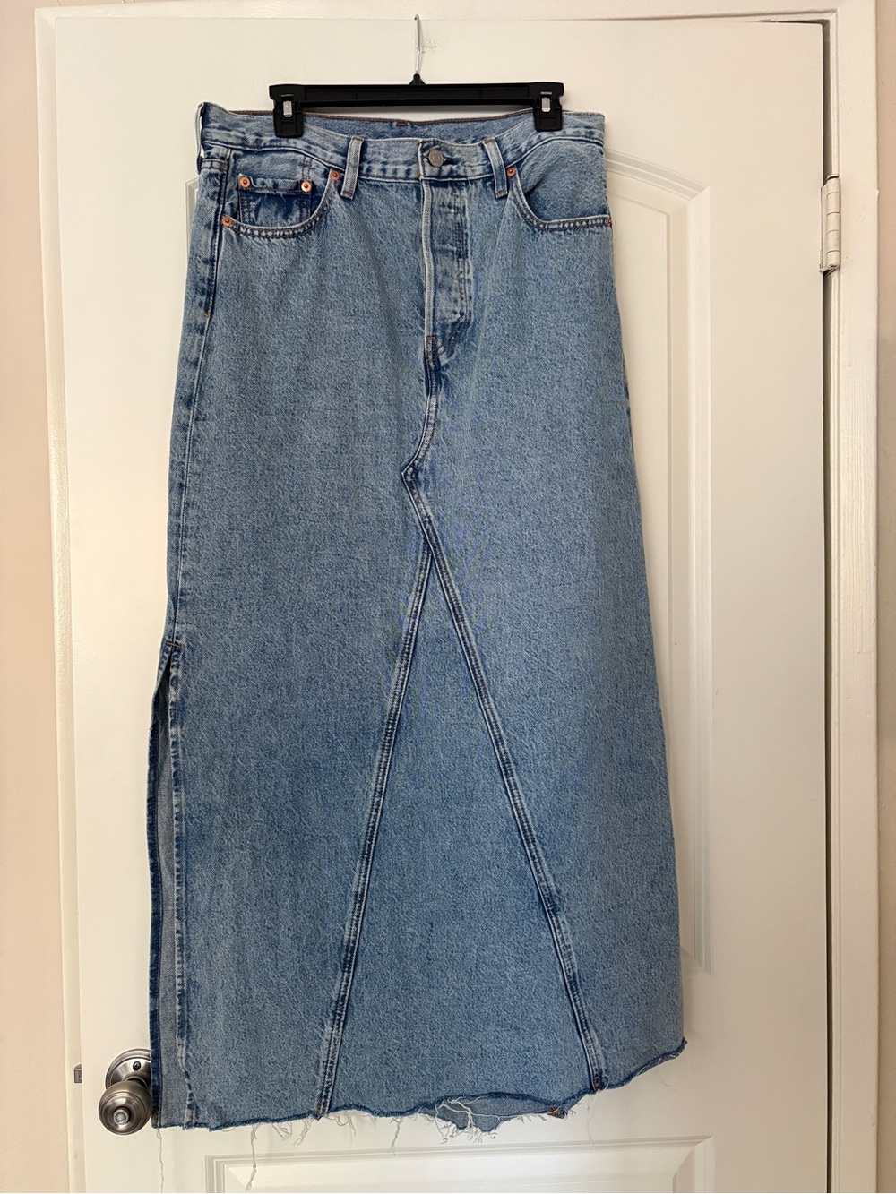 Levi’s icon long denim skirt, size W29